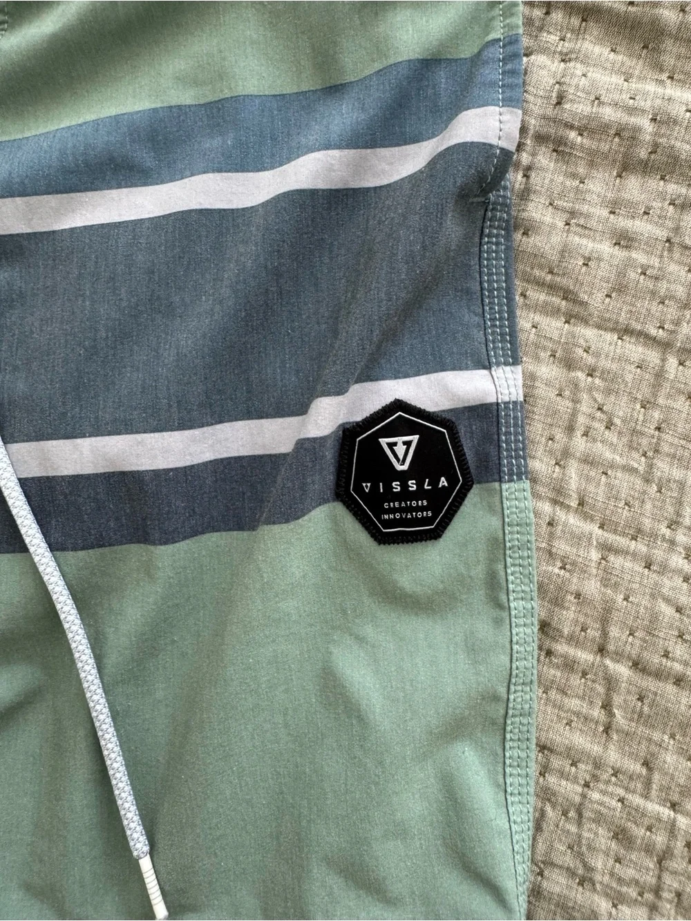 VISSLA Cheater Five Men’s 30 Waist Board Shorts